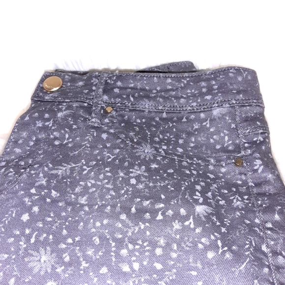 RW&CO Grey Floral Jegging - Picture 7 of 12